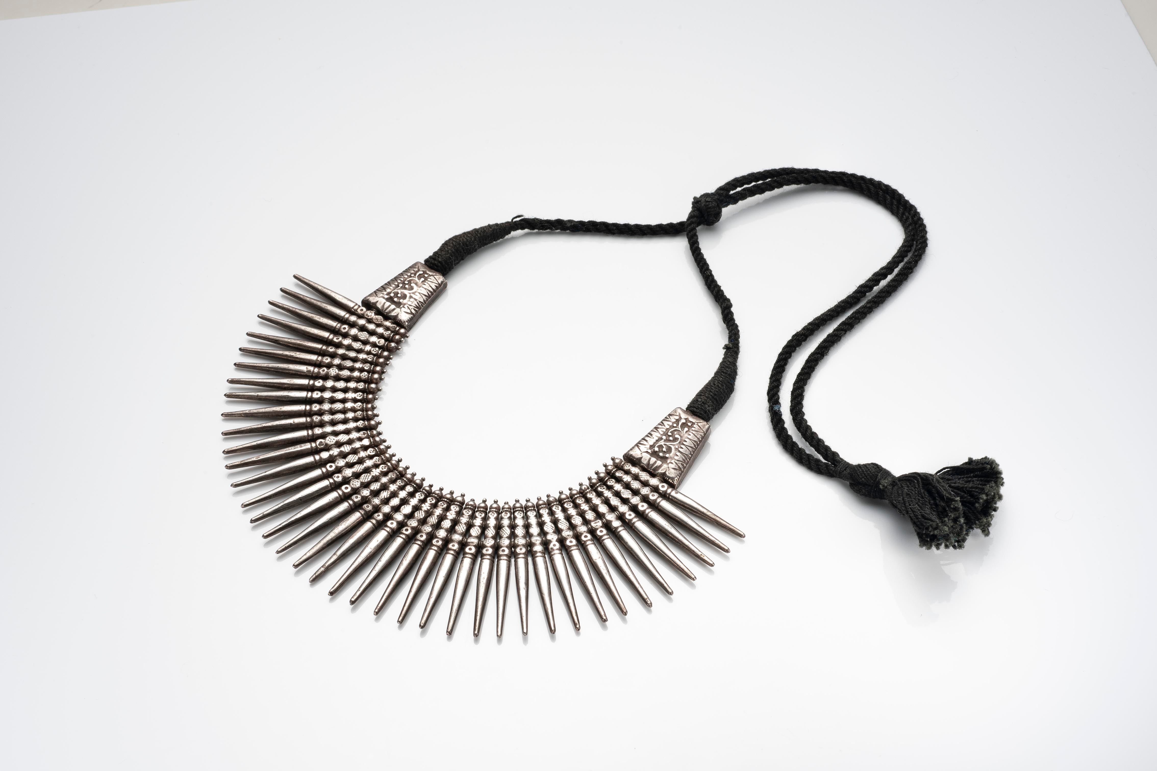 Indian Silver Necklace With Thread Lock